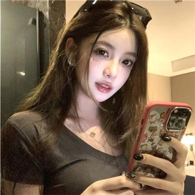 黑暗中的两个人